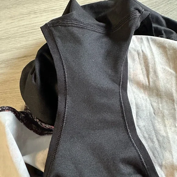 Lululemon Hotty Hot Shorts 2.5” - Picture 3 of 4